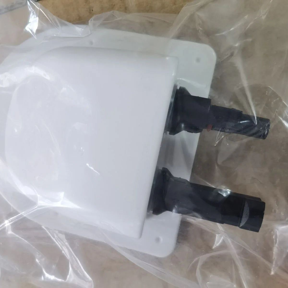 Boîte de Presse‑Étoupes à Double Fil pour Panneau Solaire – Entrée Câble Étanche pour Toit de Camping‑Car, Yacht, Caravane