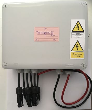 "Boitier de Mise en Parallèle Sécurisé pour 3 Panneaux Solaires de 36 Cellules 12V - Optimisation de l'Energie Solaire"